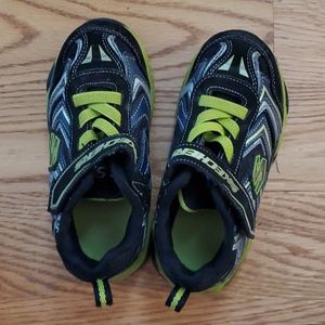 Boy's Sketcher size 10 sneakers 👟